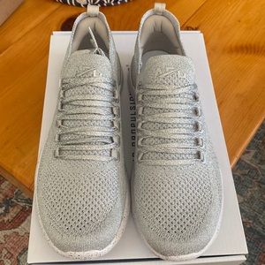 APL - Womens techloom breeze sneaker